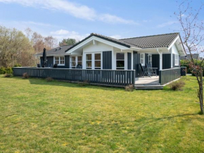 Holiday Home Goodje - 750m from the sea by Interhome